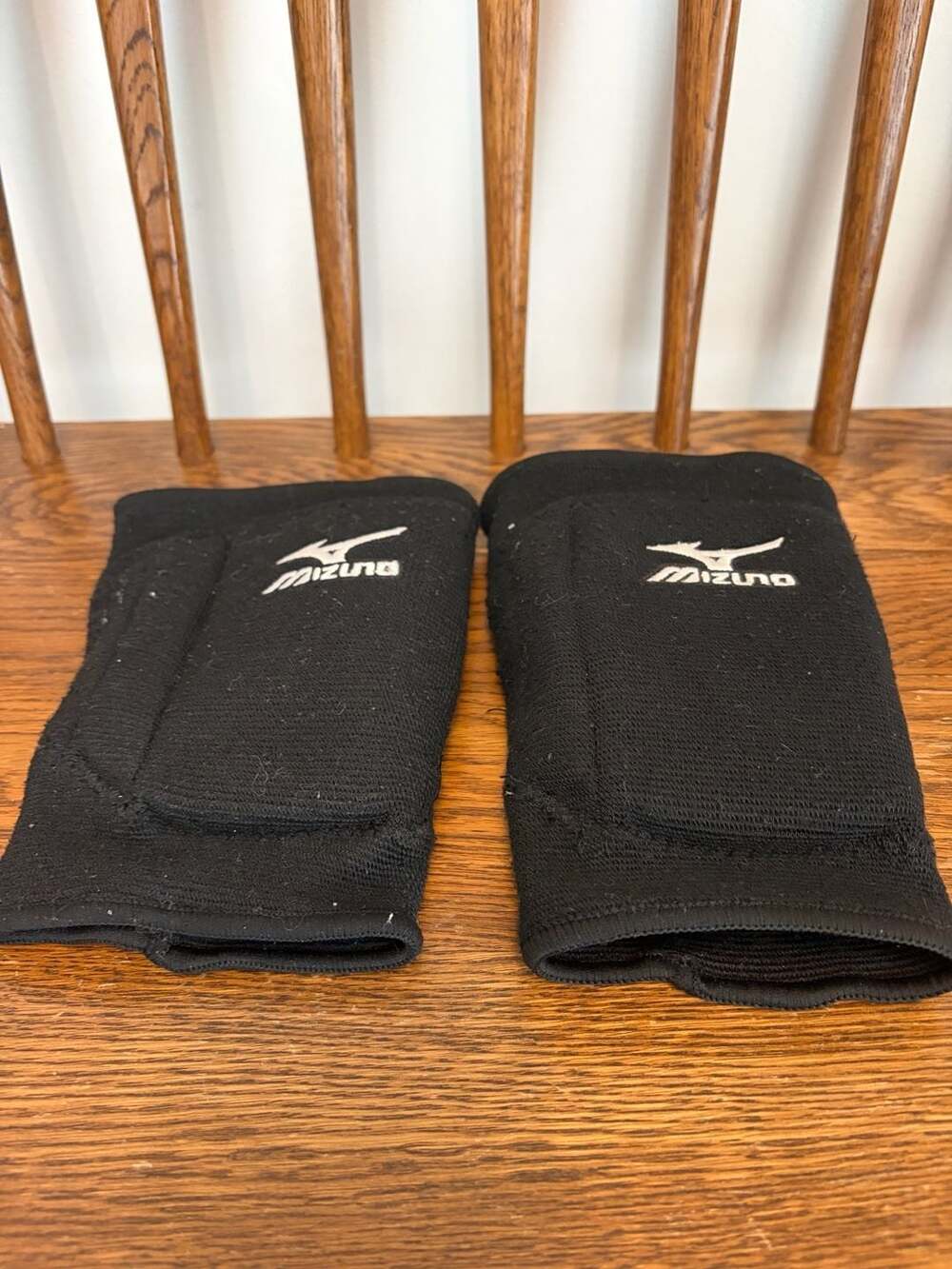Mizuno Black Volleyball Knee Pads Pair